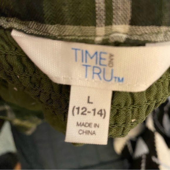 🎉SALE🎉$7 or 2 for$10🎉Time‎andTru,large12/14, long sleeve button down, scoop-neck - Picture 7 of 9